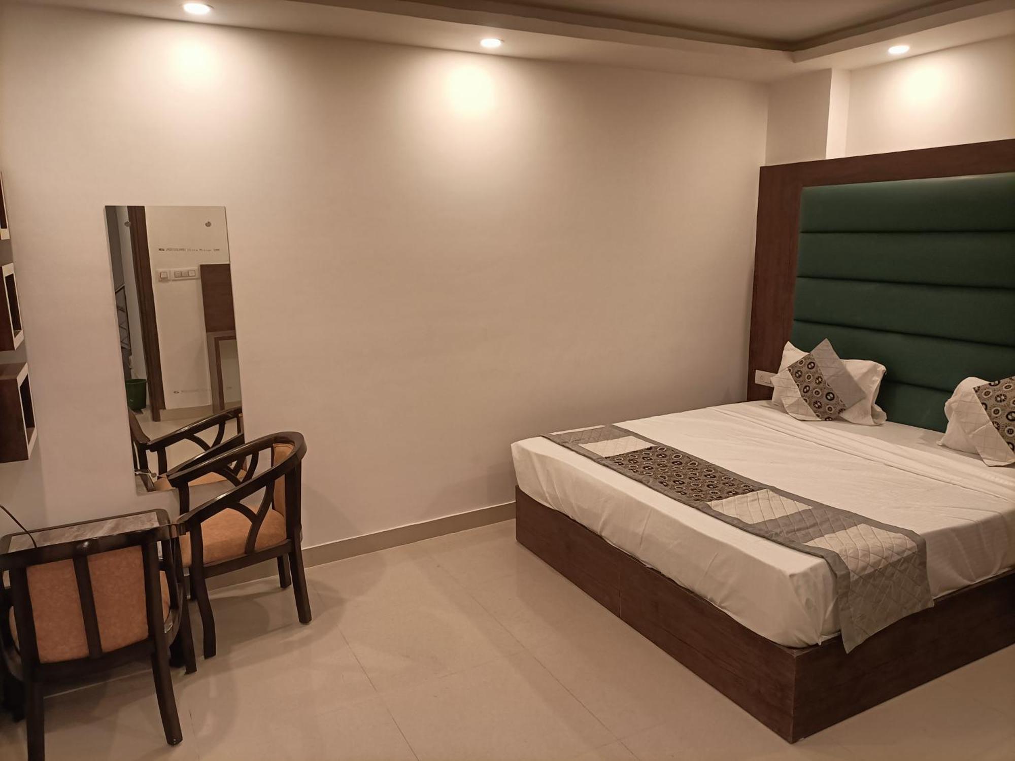 Hotel Vista Premium Tark A Family Hotel Near Igi Airport Delhi New Delhi Exterior photo