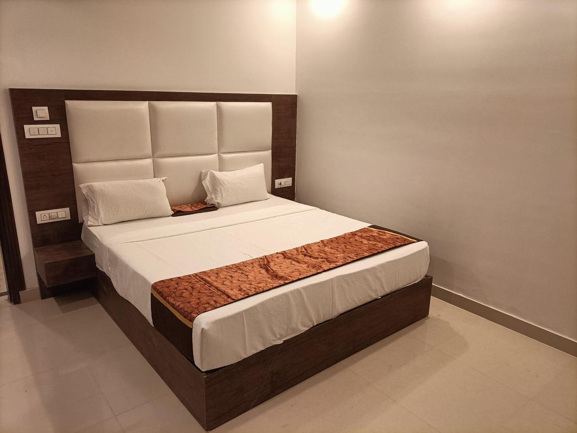 Hotel Vista Premium Tark A Family Hotel Near Igi Airport Delhi New Delhi Exterior photo
